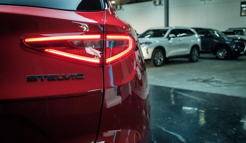 
								Alfa Romeo Stelvio 2.0 B-Tech full									
