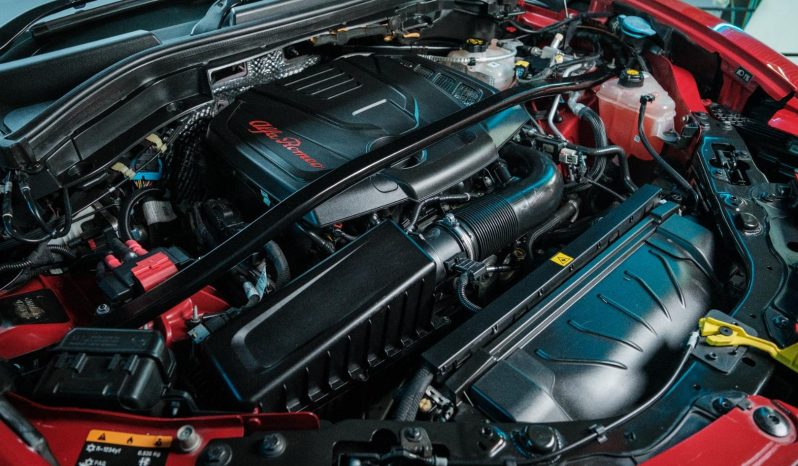 
								Alfa Romeo Stelvio 2.0 B-Tech full									