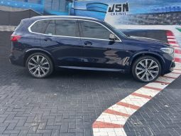 
										BMW X5 M50i Sport Steptronic full									