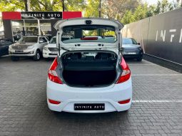 
										Hyundai Accent Hatch 1.6 Fluid full									