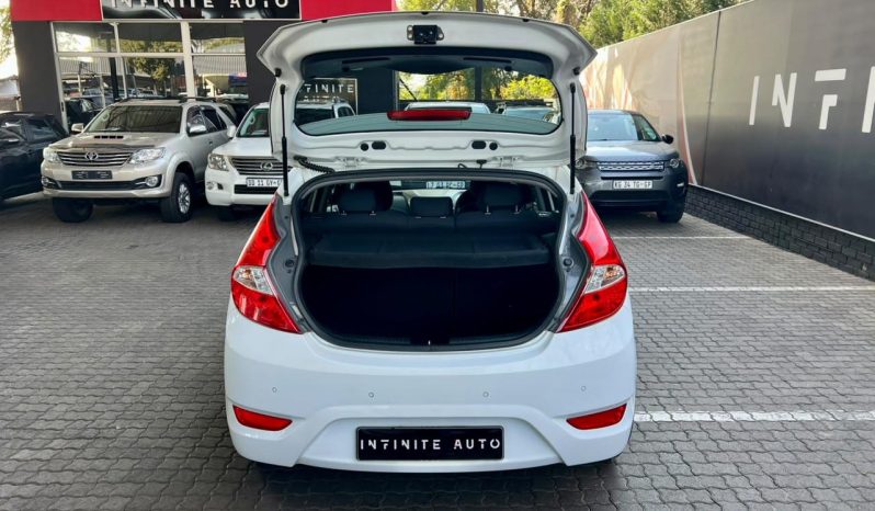 
								Hyundai Accent Hatch 1.6 Fluid full									