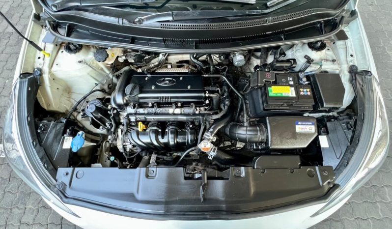 
								Hyundai Accent Hatch 1.6 Fluid full									