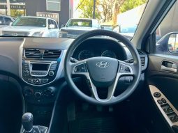 
										Hyundai Accent Hatch 1.6 Fluid full									