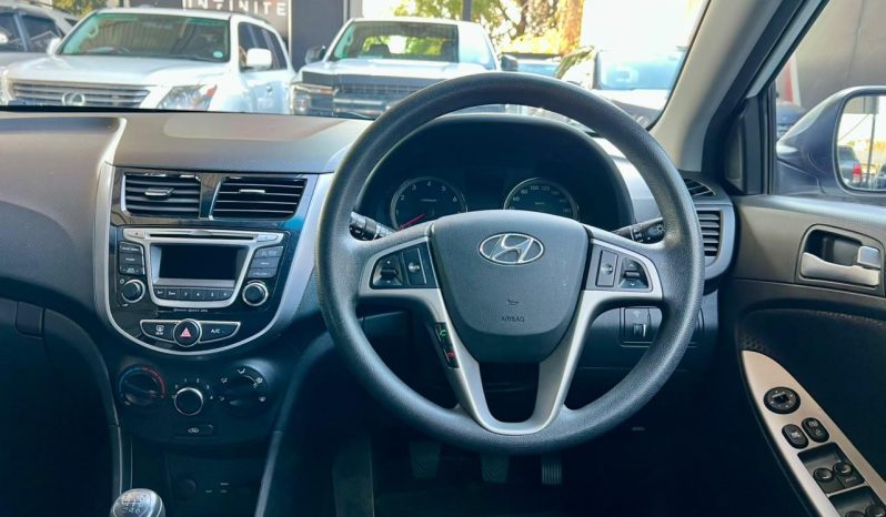 
								Hyundai Accent Hatch 1.6 Fluid full									