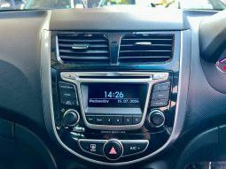 
										Hyundai Accent Hatch 1.6 Fluid full									