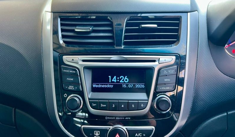 
								Hyundai Accent Hatch 1.6 Fluid full									
