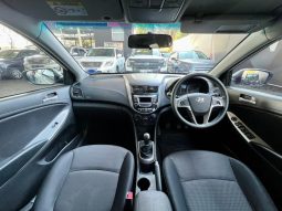 
										Hyundai Accent Hatch 1.6 Fluid full									
