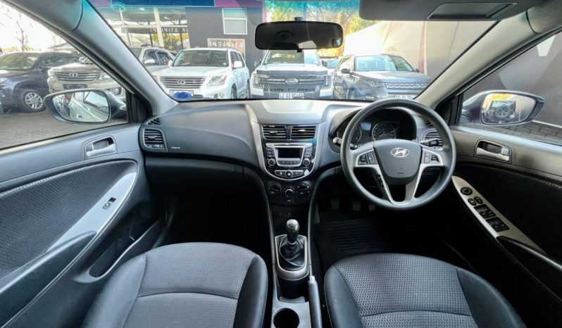 
								Hyundai Accent Hatch 1.6 Fluid full									