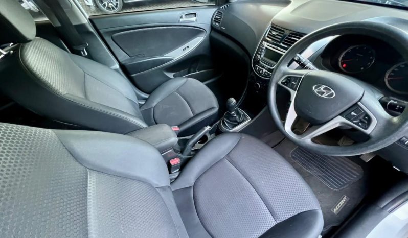 
								Hyundai Accent Hatch 1.6 Fluid full									