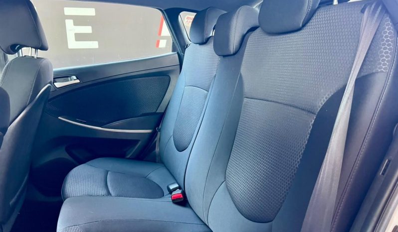 
								Hyundai Accent Hatch 1.6 Fluid full									
