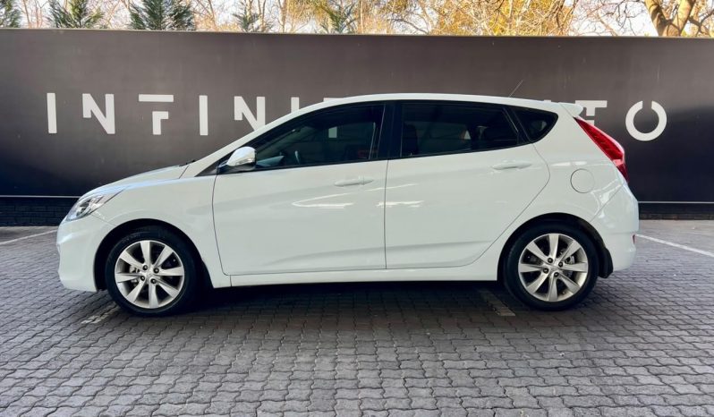 
								Hyundai Accent Hatch 1.6 Fluid full									