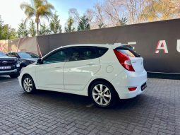 
										Hyundai Accent Hatch 1.6 Fluid full									