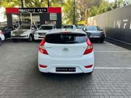 
										Hyundai Accent Hatch 1.6 Fluid full									