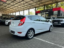 
										Hyundai Accent Hatch 1.6 Fluid full									