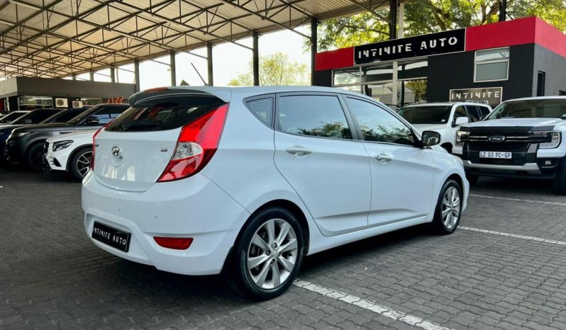
								Hyundai Accent Hatch 1.6 Fluid full									