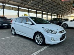 
										Hyundai Accent Hatch 1.6 Fluid full									
