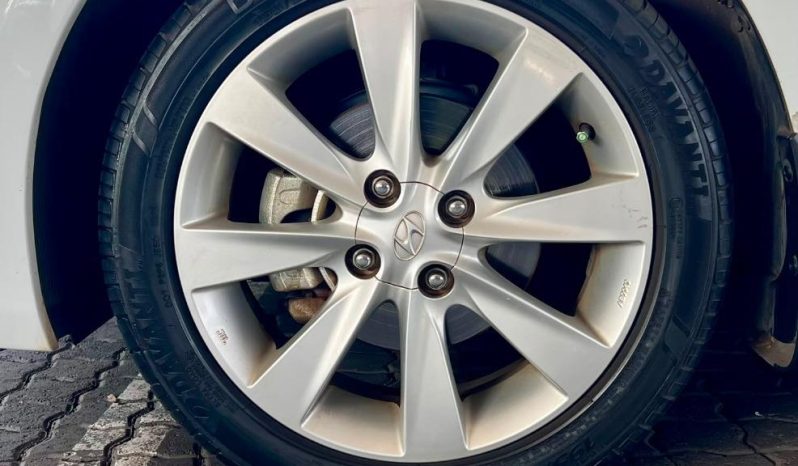 
								Hyundai Accent Hatch 1.6 Fluid full									