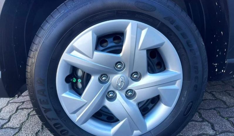
								Hyundai Venue 1.2 Premuim full									