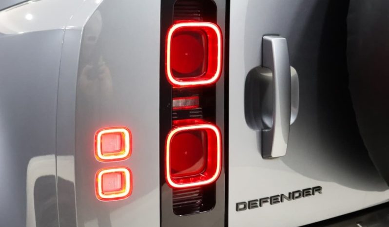 
								Land Rover Defender 110 D300 X-Dynamic Hse Awd (221kW) full									