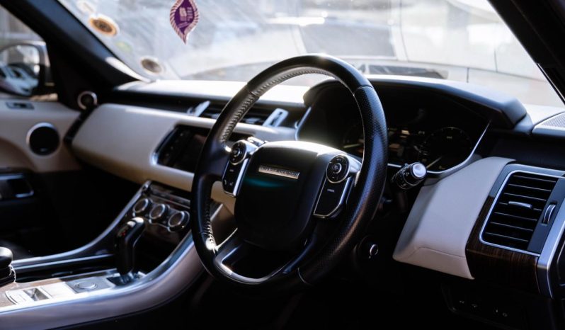 
								Land Rover Range Rover Sport HSE SDV6 full									