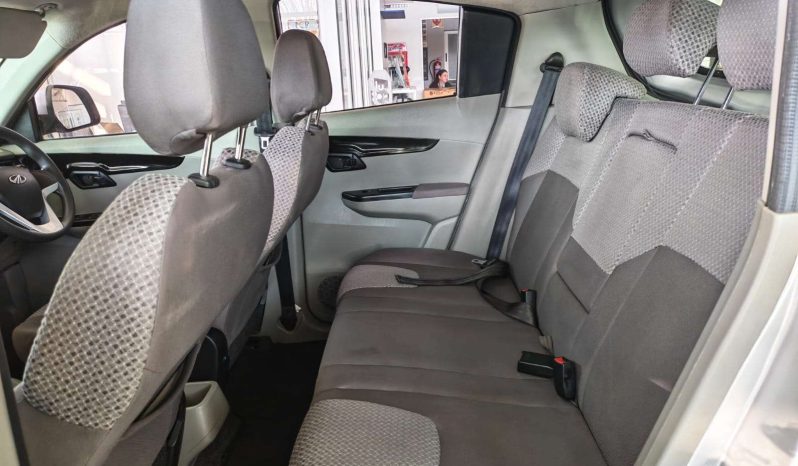 
								Mahindra KUV 100 KUV 100 1.2TD K8 full									