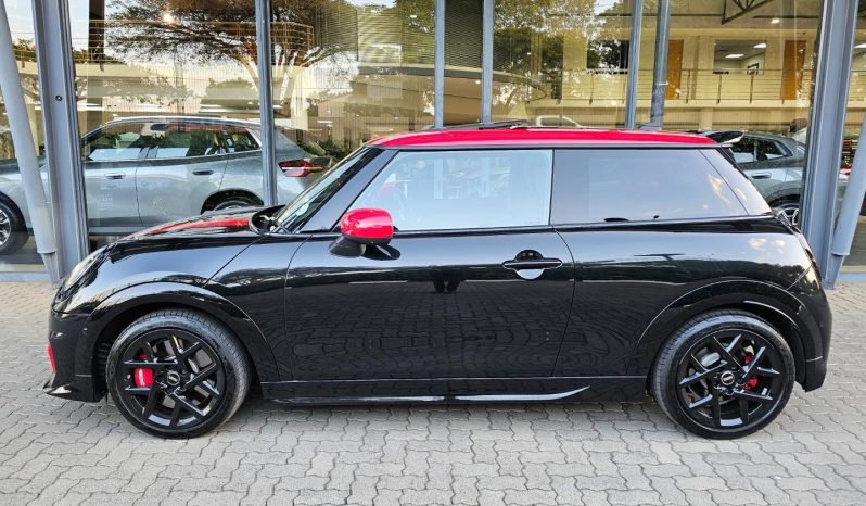 
								MINI Hatch 3-Door Cooper Jcw full									