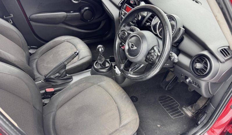 
								MINI Hatch 5-Door Cooper full									