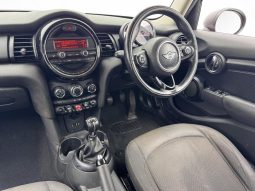 
										MINI Hatch 5-Door Cooper full									