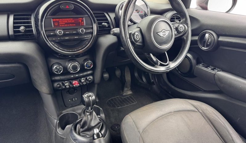 
								MINI Hatch 5-Door Cooper full									