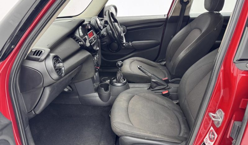 
								MINI Hatch 5-Door Cooper full									