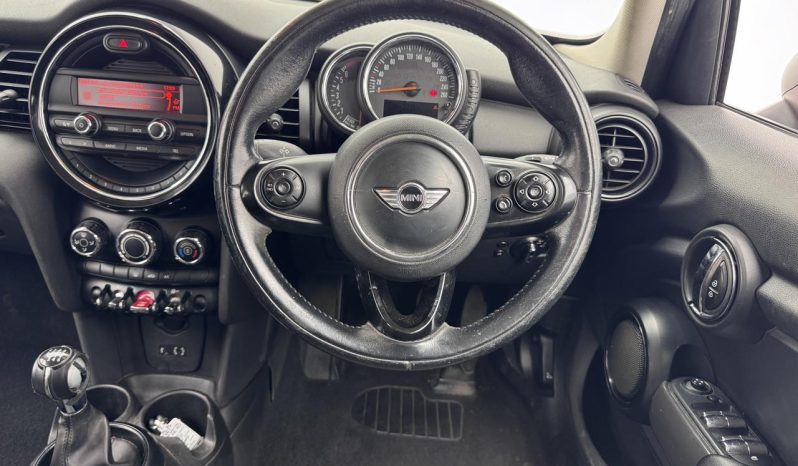 
								MINI Hatch 5-Door Cooper full									