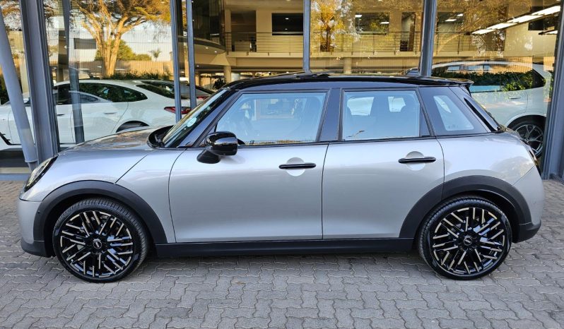 
								MINI Hatch 5-Door Cooper S full									