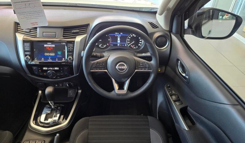 
								Nissan Navara 2.5D Le D Cab 4X4 At full									