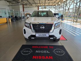 Nissan Navara 2.5D Le D Cab 4X4 At
