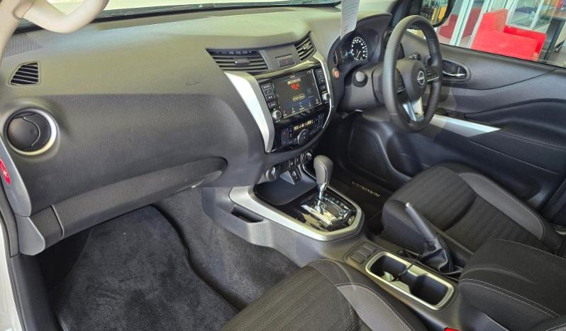 
								Nissan Navara 2.5D Le D Cab 4X4 At full									