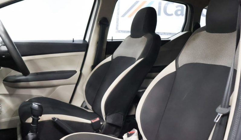 
								Renault Triber 1.0 Life full									