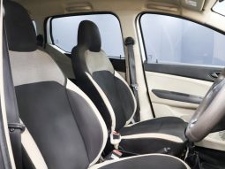 
										Renault Triber 1.0 Life full									