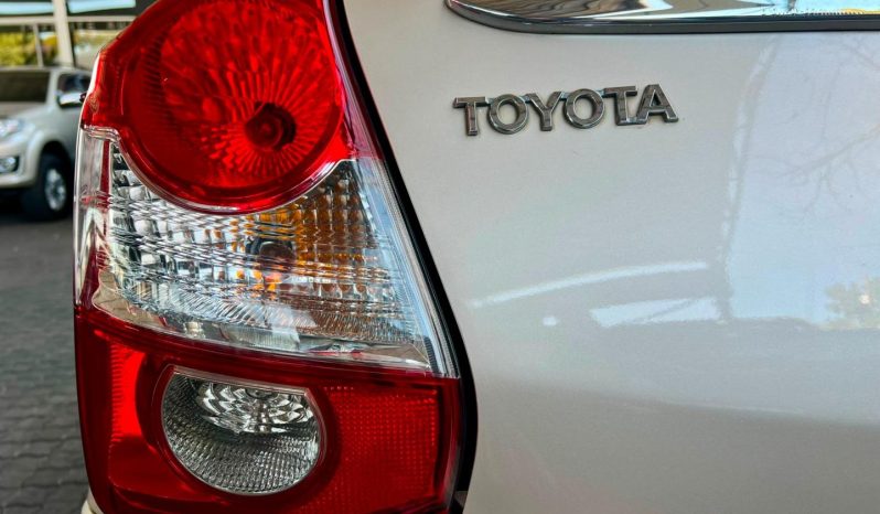 
								Toyota Etios 1.5 Xs 5-Door full									