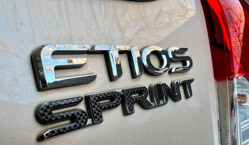 
								Toyota Etios 1.5 Xs 5-Door full									