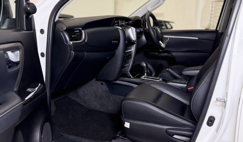 
								Toyota Fortuner 2.4 Gd-6 Rb At full									