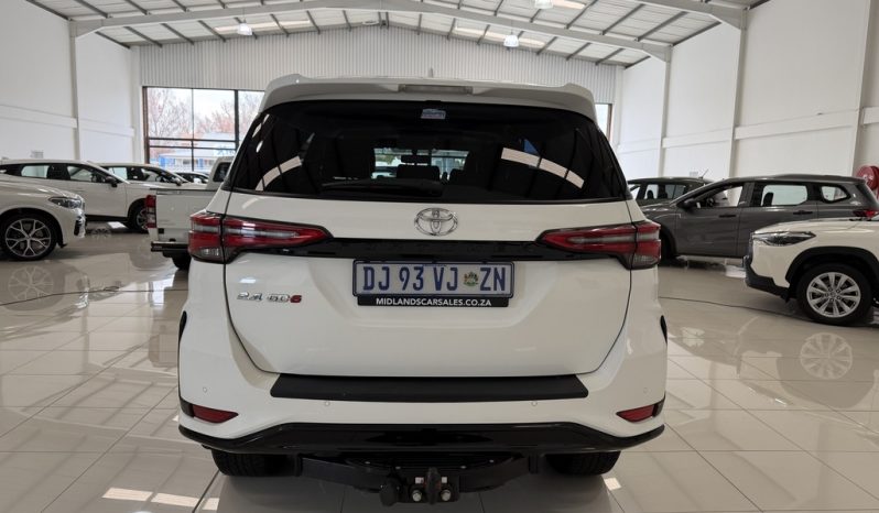 
								Toyota Fortuner 2.4 Gd-6 Rb At full									