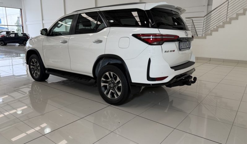 
								Toyota Fortuner 2.4 Gd-6 Rb At full									
