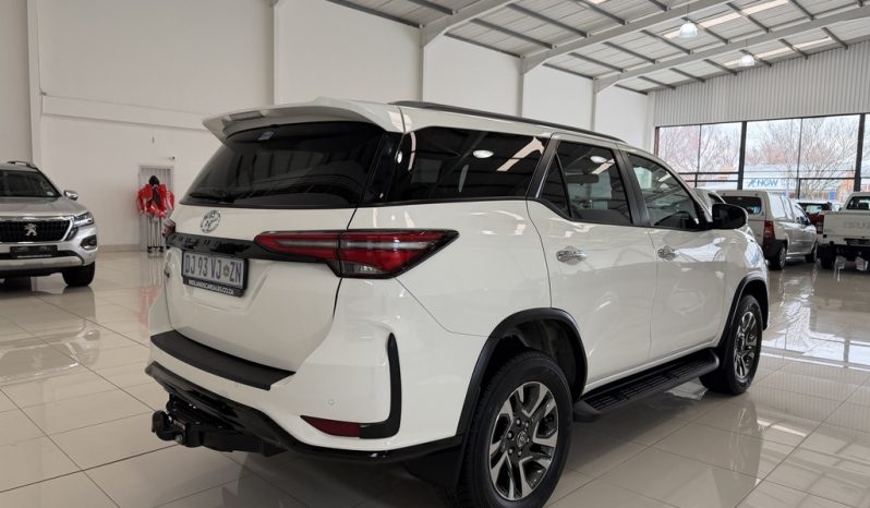 
								Toyota Fortuner 2.4 Gd-6 Rb At full									
