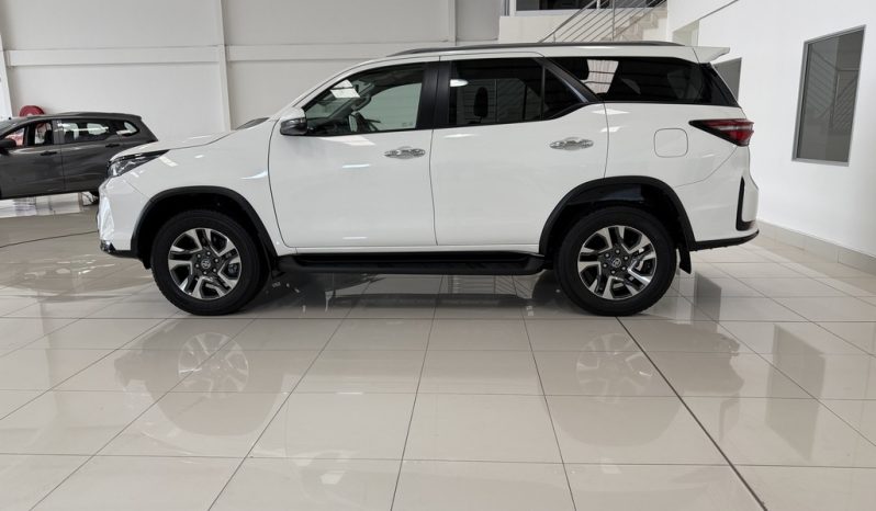 
								Toyota Fortuner 2.4 Gd-6 Rb At full									