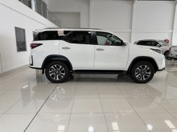 
										Toyota Fortuner 2.4 Gd-6 Rb At full									
