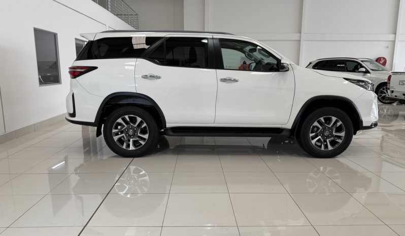
								Toyota Fortuner 2.4 Gd-6 Rb At full									