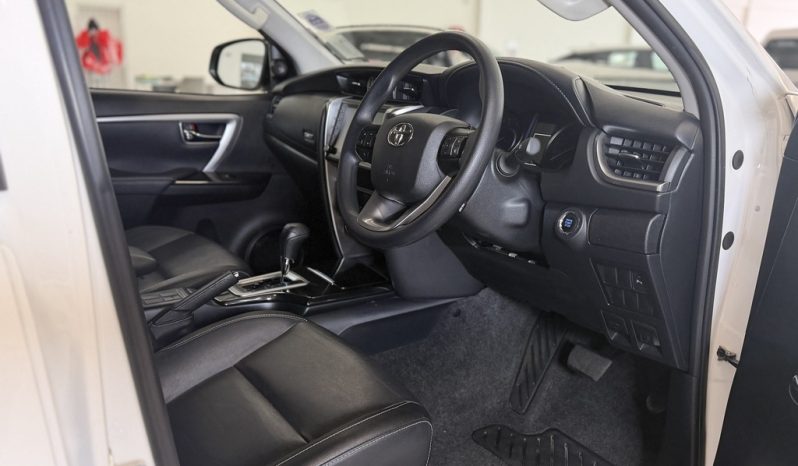 
								Toyota Fortuner 2.4 Gd-6 Rb At full									