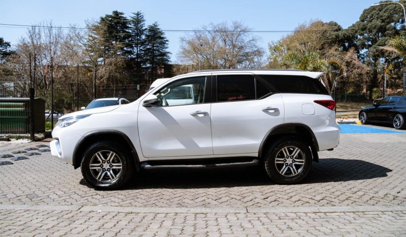 
								Toyota Fortuner 2.4GD-6 4×4 Auto full									