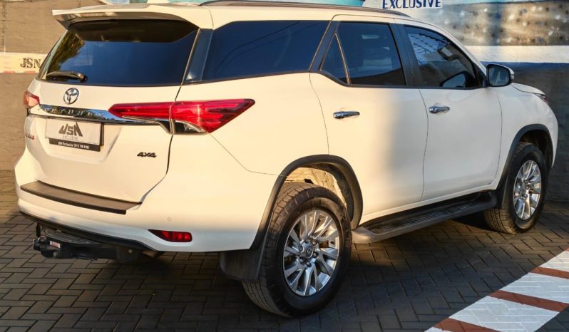 
								Toyota Fortuner 2.8 Gd-6 4X4 At full									