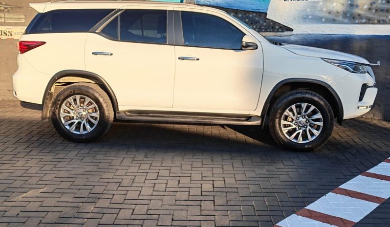 
								Toyota Fortuner 2.8 Gd-6 4X4 At full									